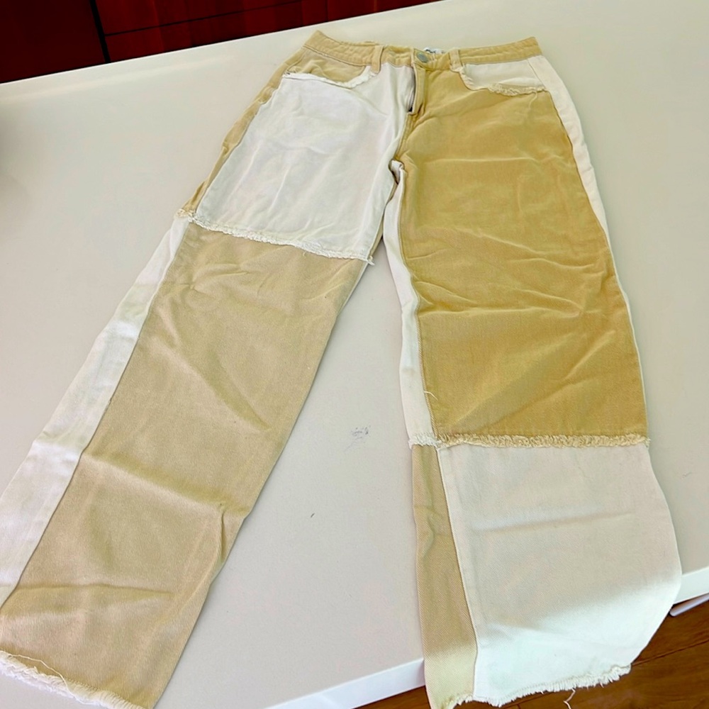 Light denim jeans.